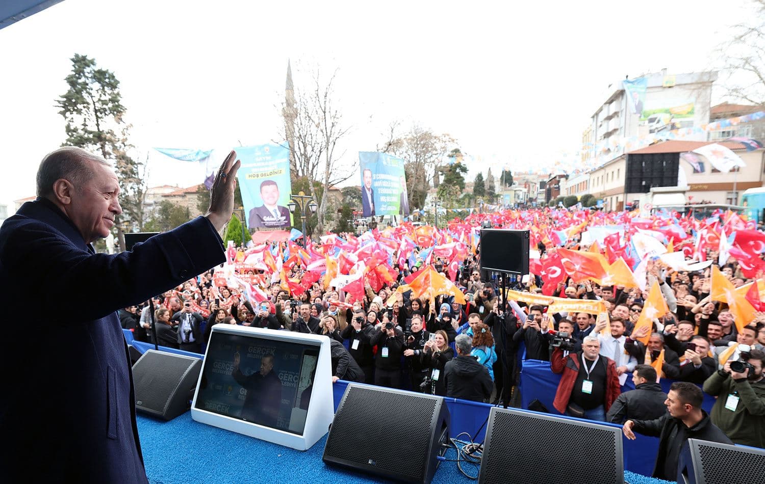 Erdoğan, Tekirdağ Valiliği önündeki meydanda düzenlenen mitingde konuştu. / AA