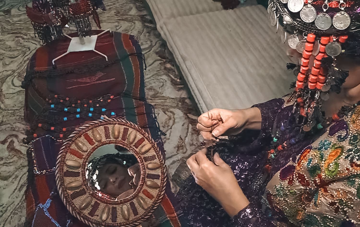 Kurdish women craft accessories from cloves