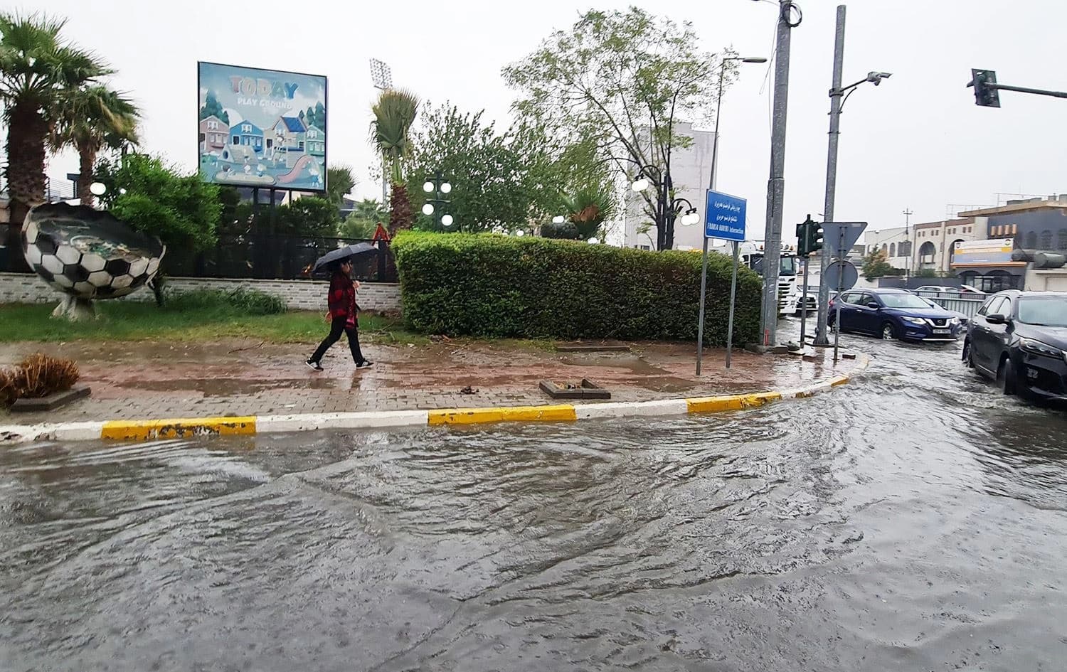 بارانبارین و پەنگخواردنەوەی ئاو لە هەولێر، وێنە: بڵند تاهیر - رووداو