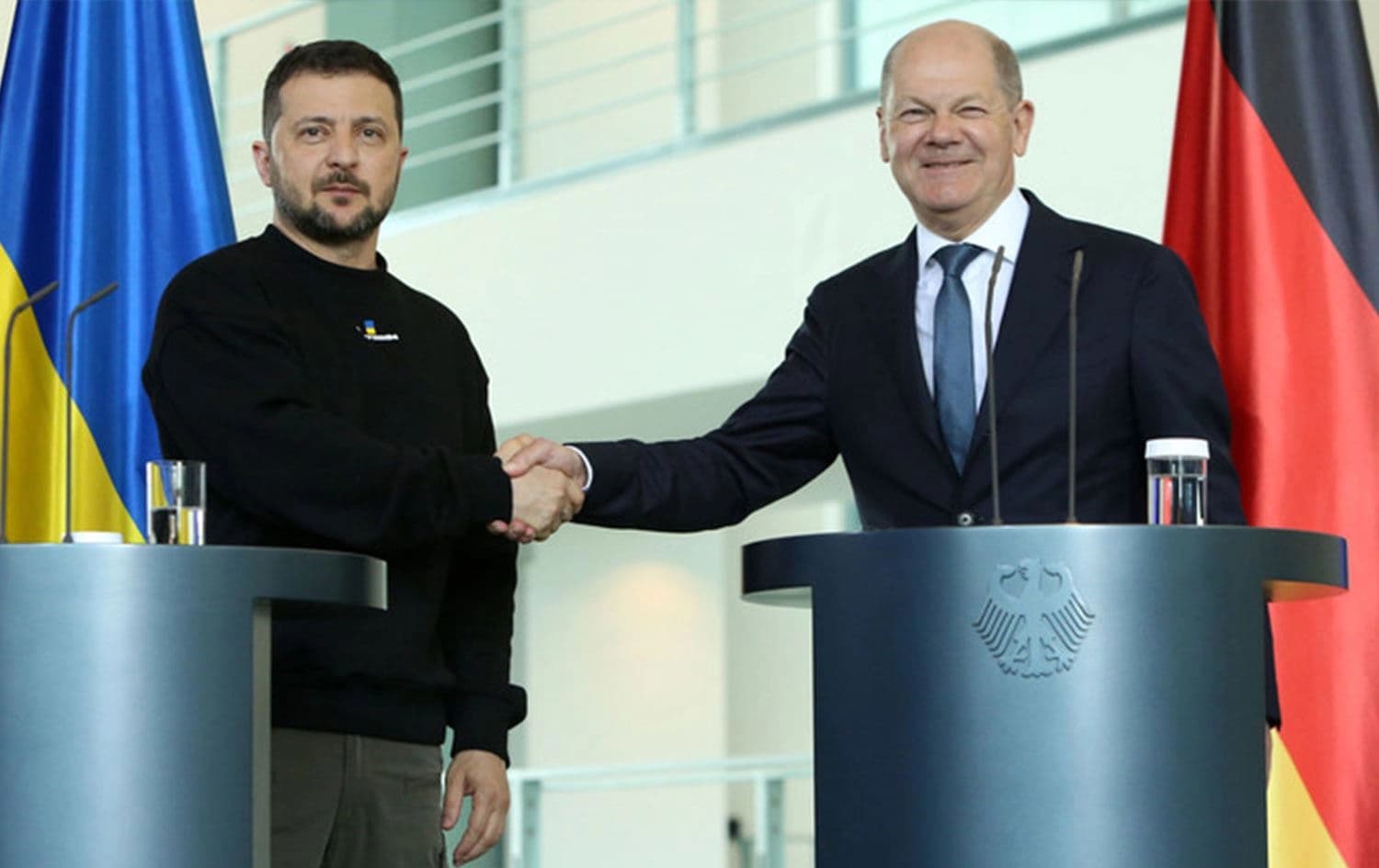 Almanya Başbakanı Olaf Scholz ve Ukrayna Devlet Başkanı Volodimir Zelenskiy /Foto:  Adam Berry/Getty Images