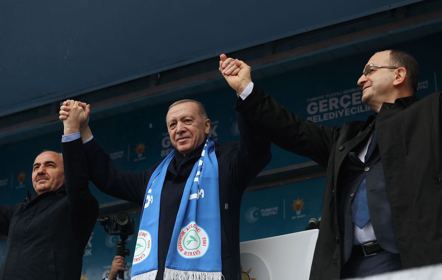 Erdoğan (ortada) Rize mitingine katıldı. / AA