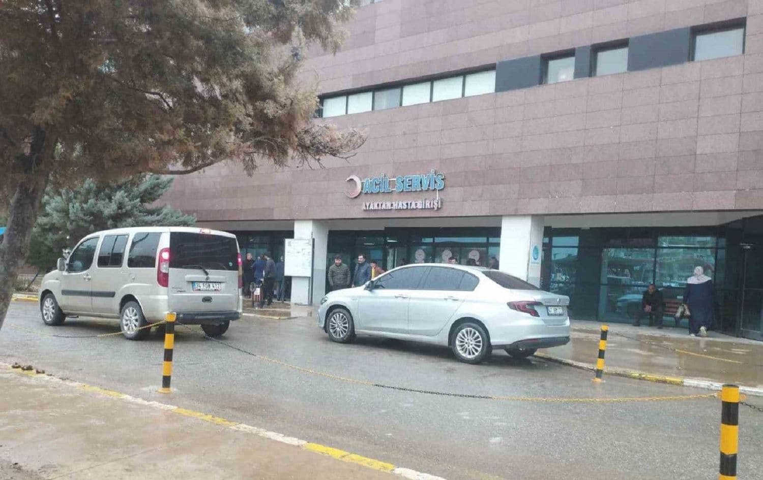 Tîmên tendursitiyê burîndar veguhastin Nexweşxaneya Dewletê ya Qoserê / Wêne: Arşîv