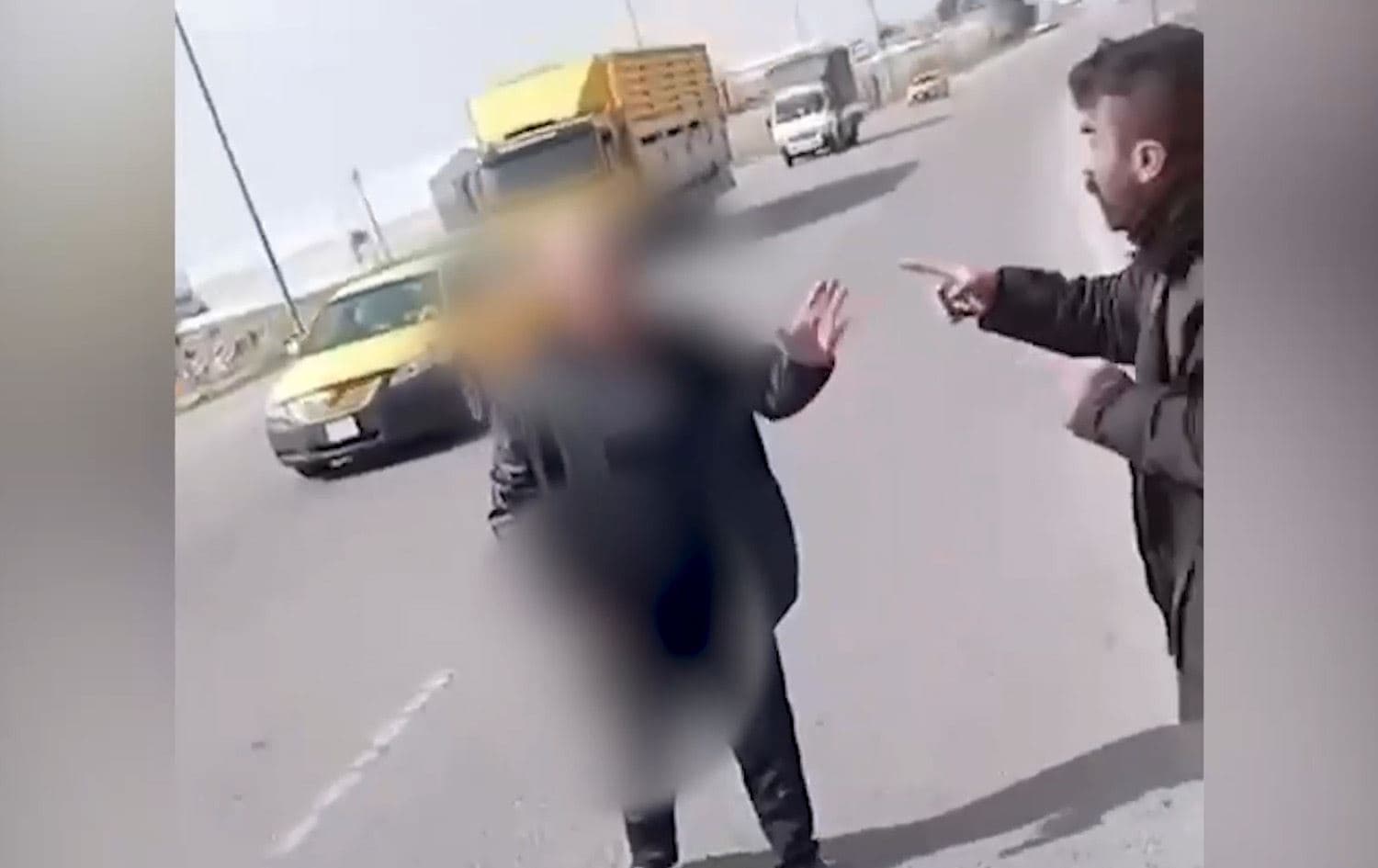 وردەکاریی 'هەڕەشەکردن' لە ماتۆڕسوارێک لەلایەن پۆلیسێکی هاتووچۆوە لە کەرکووک 