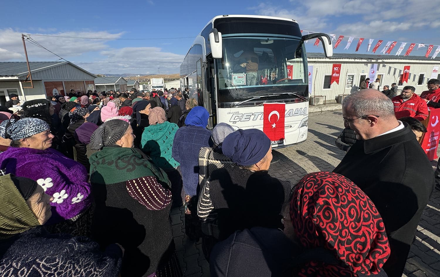 218 malbatên Tirk ên Ahiskayî li Xelatê hatin bicîhkirin/Wêne: AA