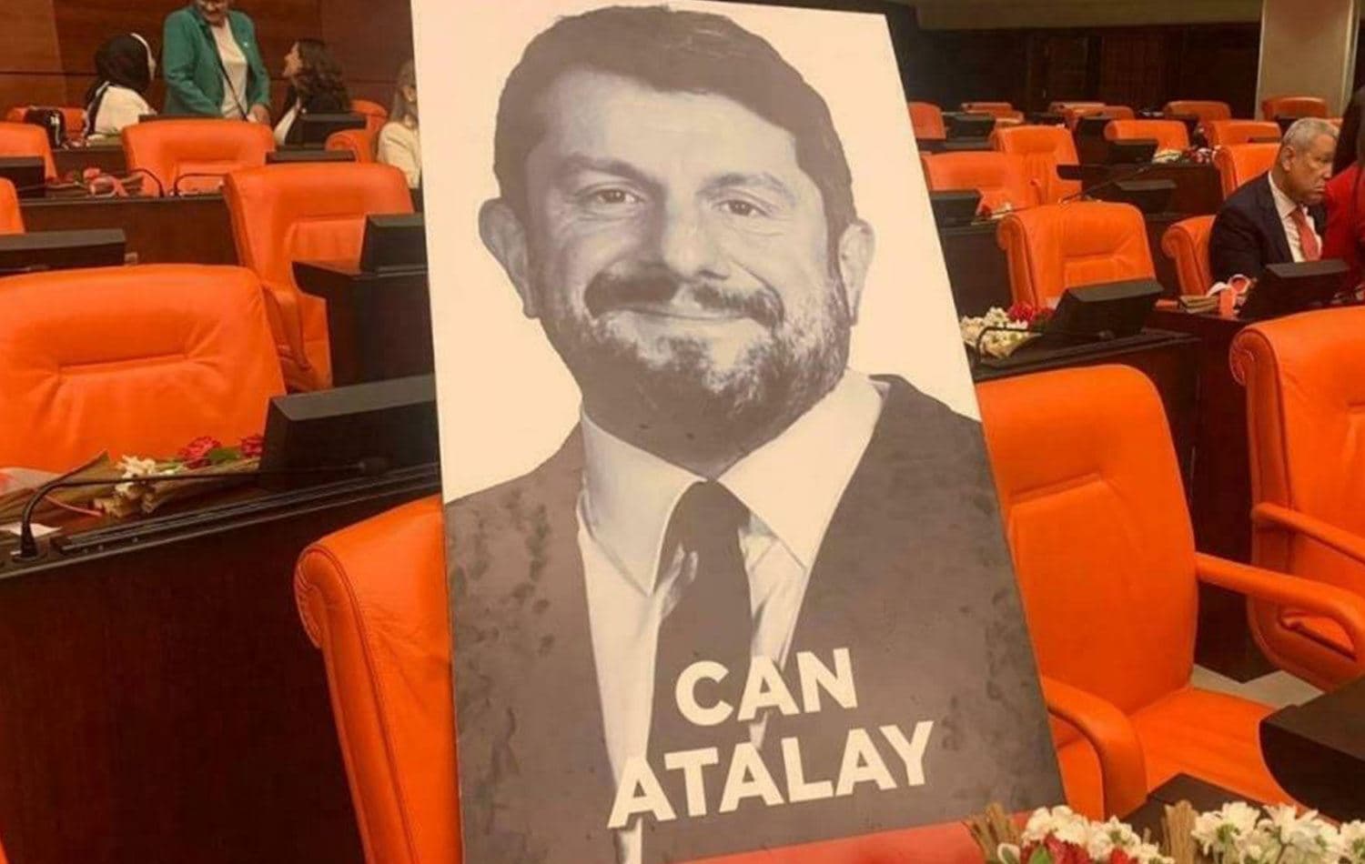 Meclis'te Can Atalay posteri açılmıştı / AA