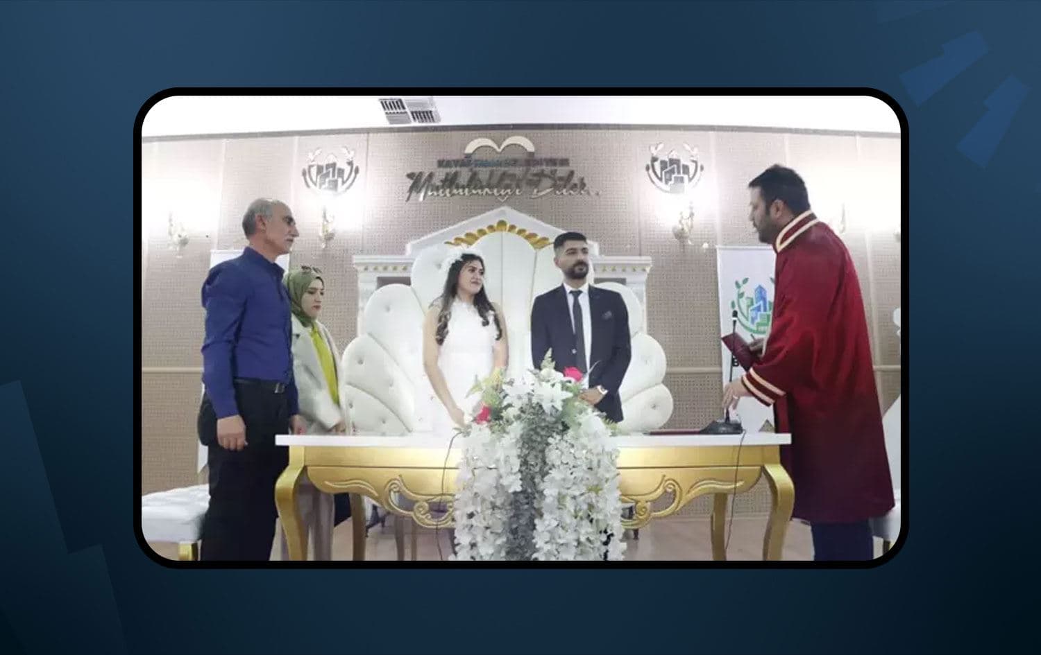 Diyarbakır'da düzenlenen evliliklerden bir kare
