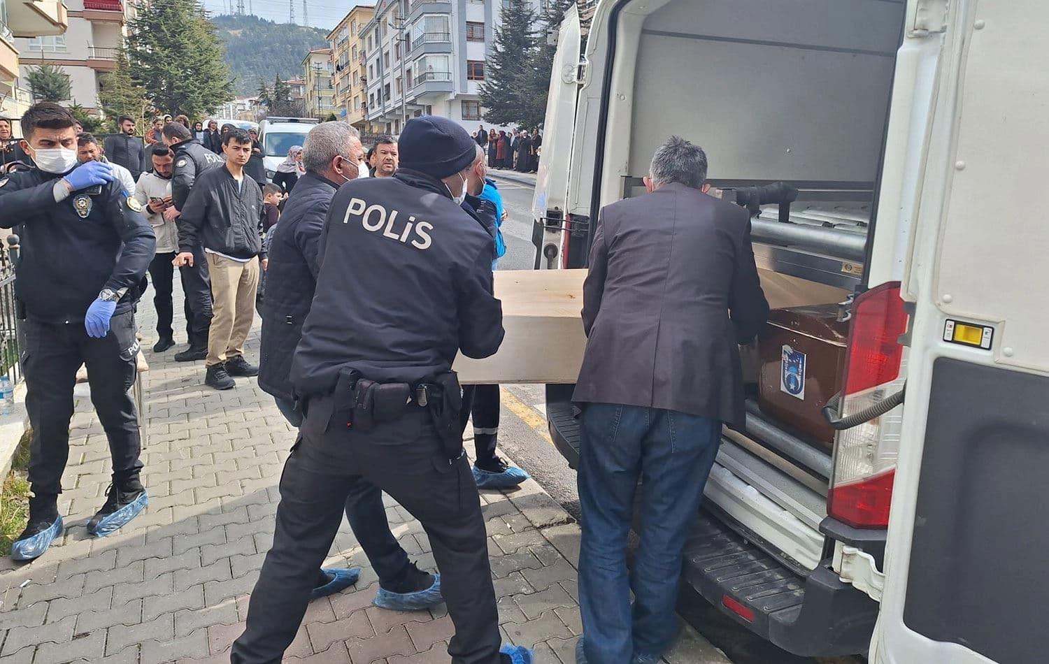 Cenazeler Adli Tıp'a kaldırıldı / AA