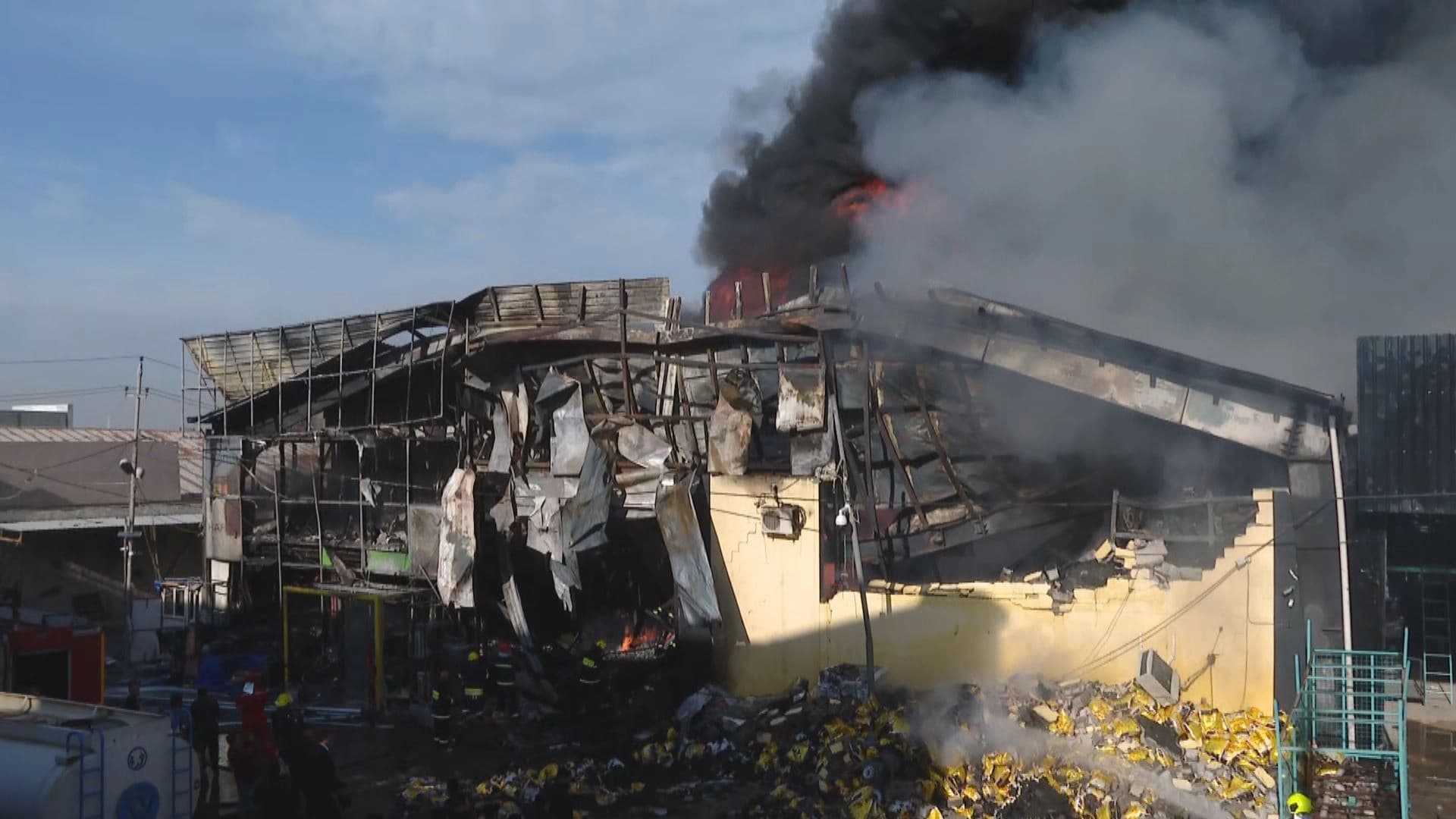 Industrial storage depot catches fire in Erbil on March 9, 2024. Photo: Rudaw 