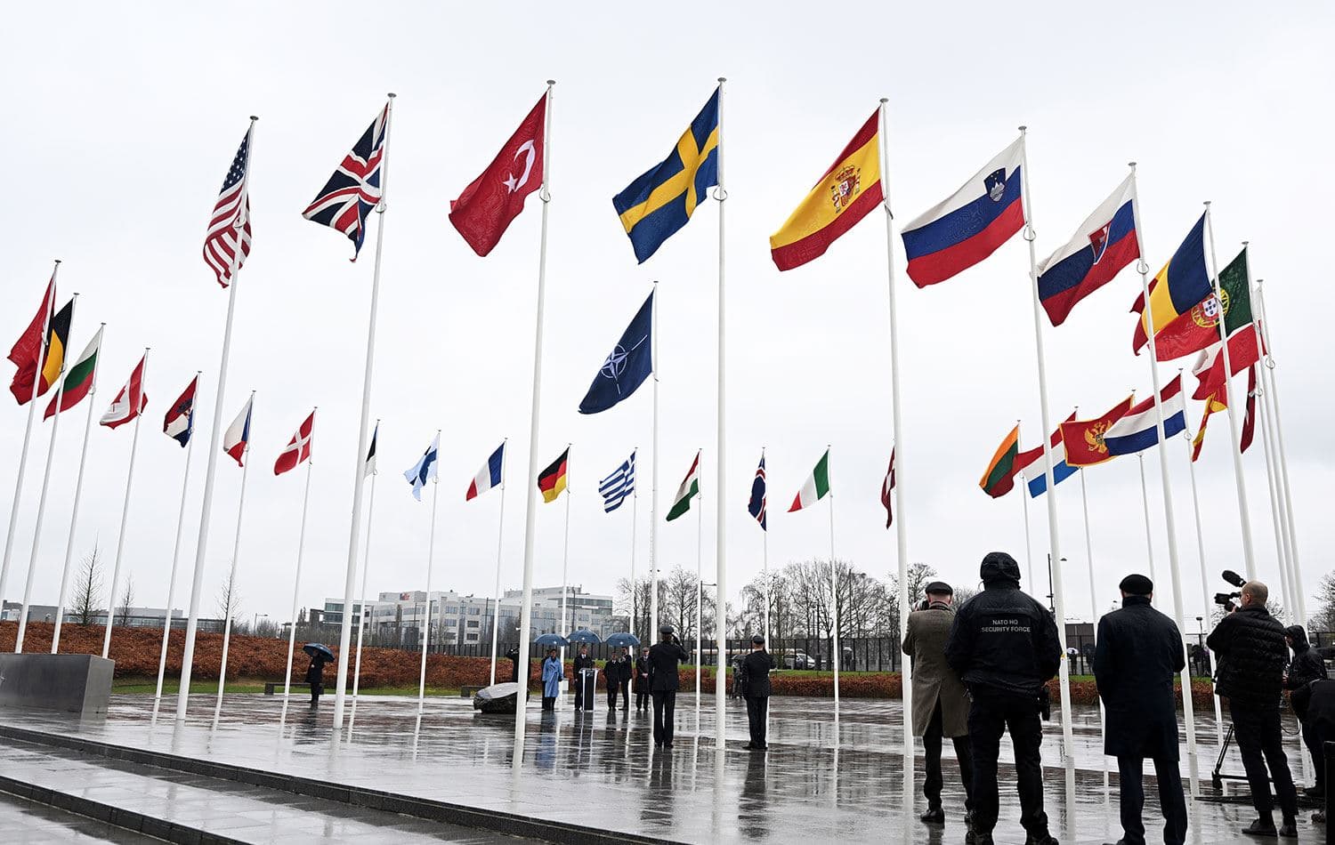 İsveç bayrağı NATO karargahında yerini aldı. / AA