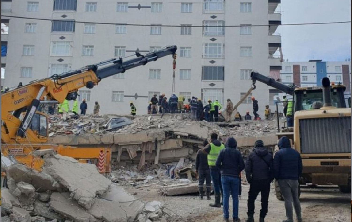 Depremde yıkılan Hisami Apartmanı