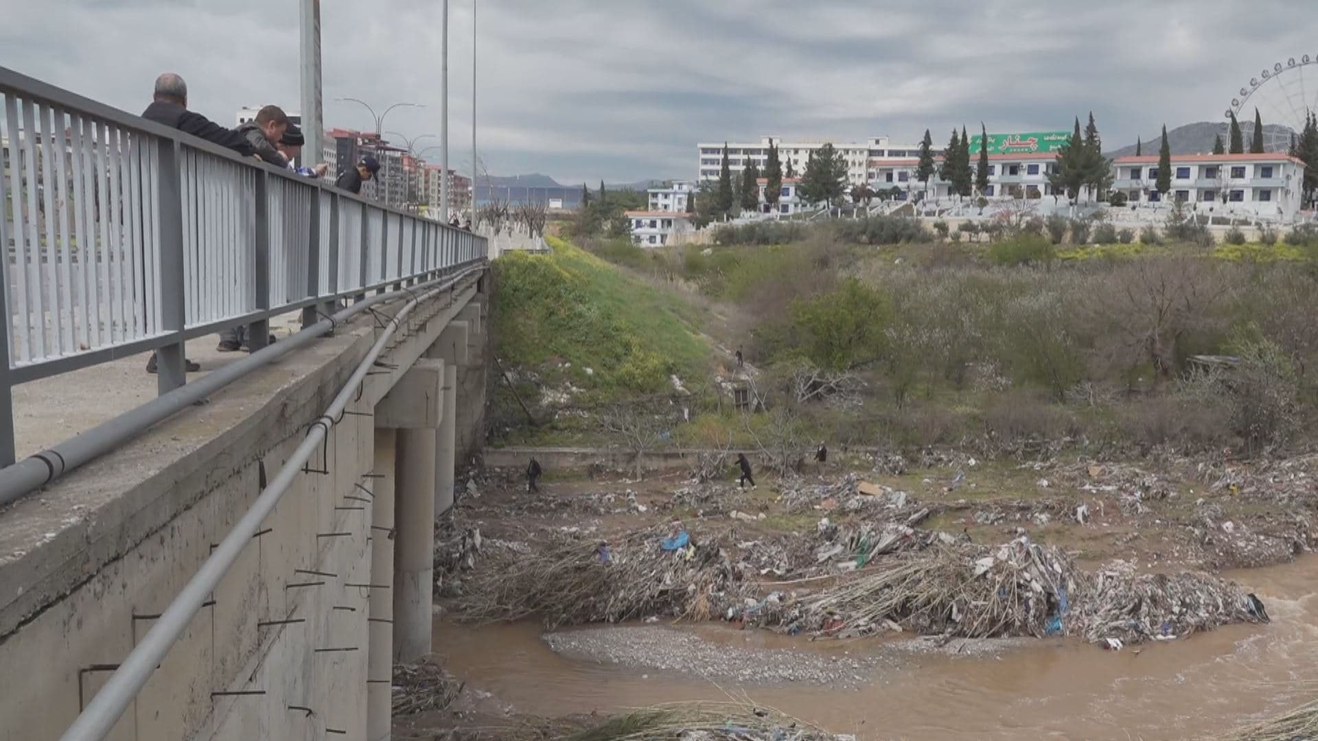 Rescue teams searching for dead bodies of men who died in Duhok province on March 19, 2024. Date: Photo: Rudaw