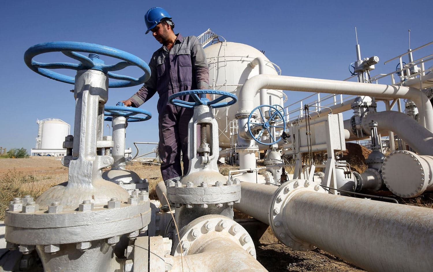 An Iraqi oil employee checks pipelines at the Bai Hassan oil field, west of Kirkuk. Photo: AFP