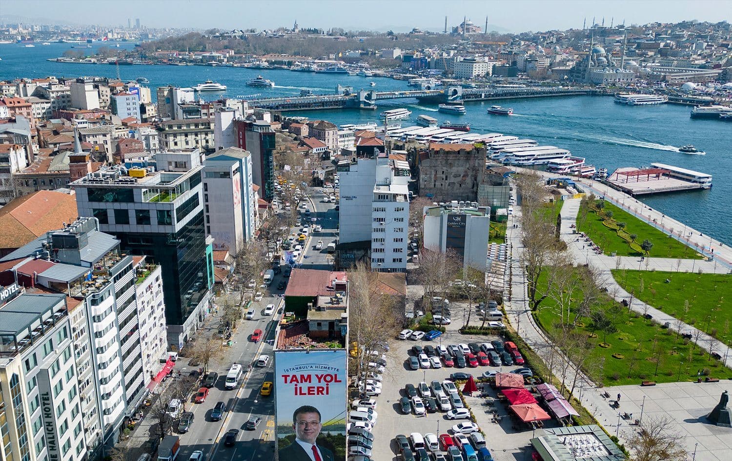 This aerial photograph taken in Istanbul on March 29, 2024, shows a view of Istanbul with an electoral poster of Mayor of Istanbul Ekrem Imamoglu, ahead of the March 31 local elections. Photo: Yasin AKGUL / AFP