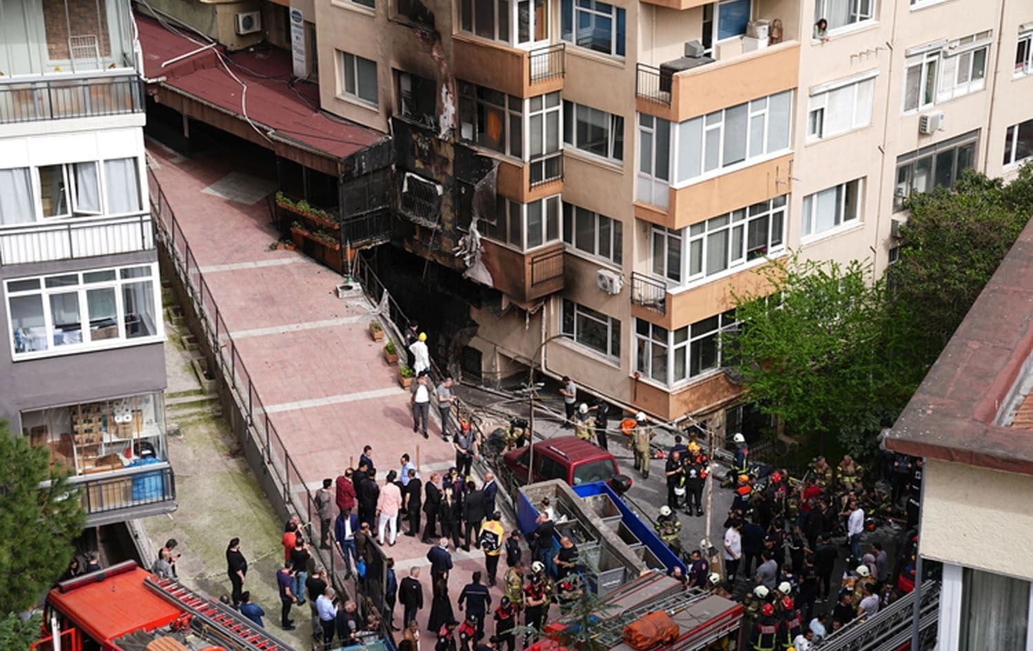 Firefighters and medical teams at the site of the fire in Istanbul's Besiktas district on April 2, 2024. Photo: AA