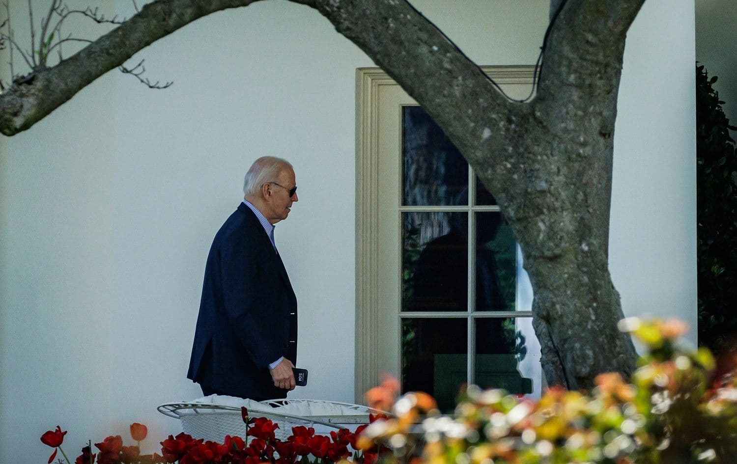 Joe Biden bilez vegeriya Washingtonê / Wêne: AFP