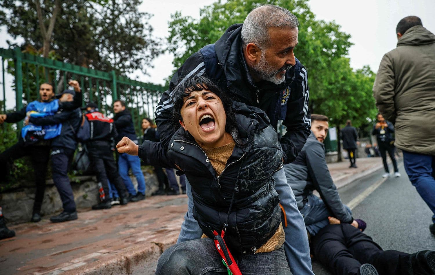 Mecidiyeköy'den Taksim Meydanı'na yürümeye çalışan göstericiler gözaltına aldı. ( Fotoğraf: KEMAL ASLAN / AFP)