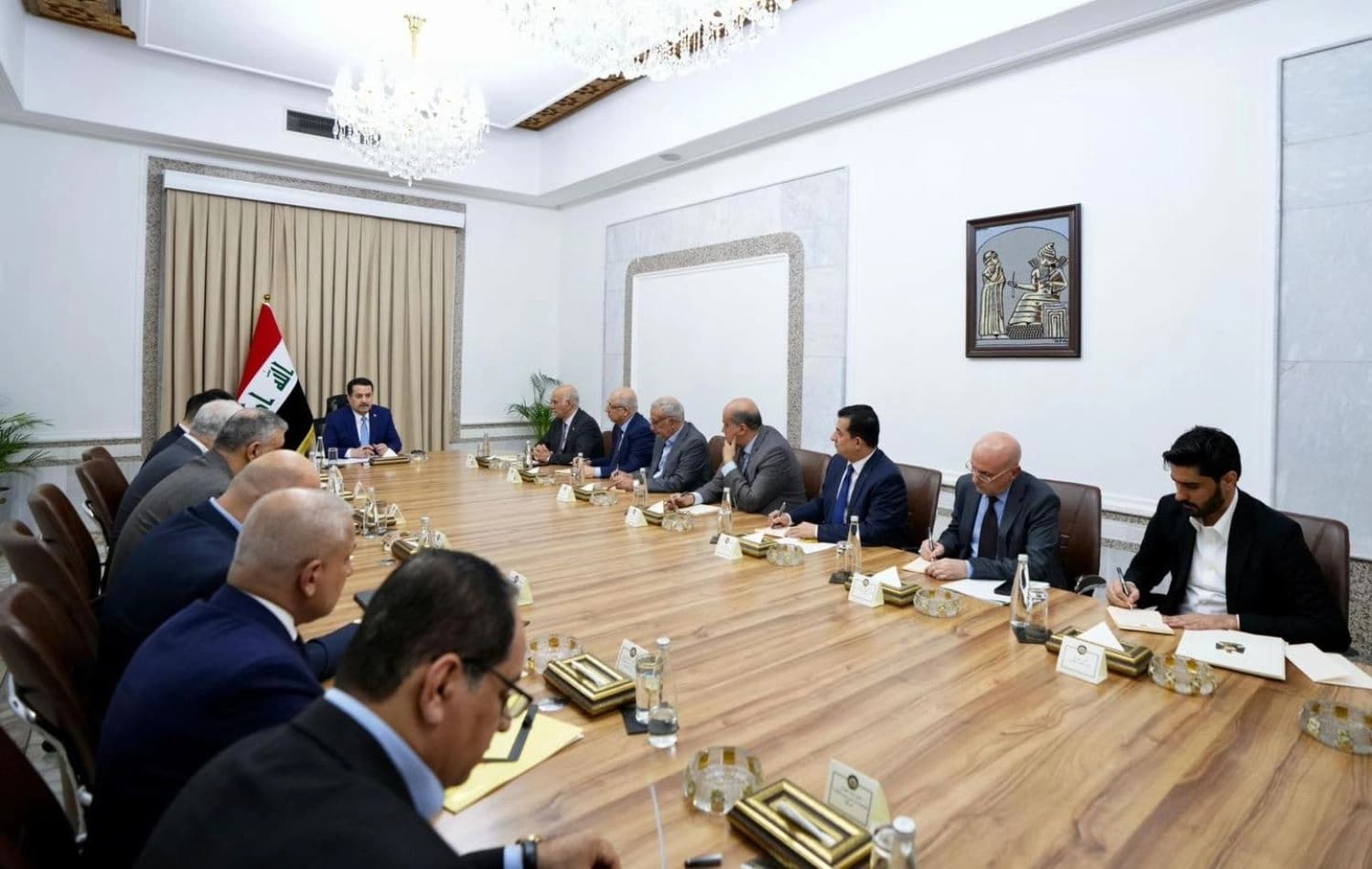 وێنەیەکی کۆبوونەوەکە کە لەلایەن نووسینگەی سەرۆکوەزیرانی عێراق بڵاوکراوەتەوە 