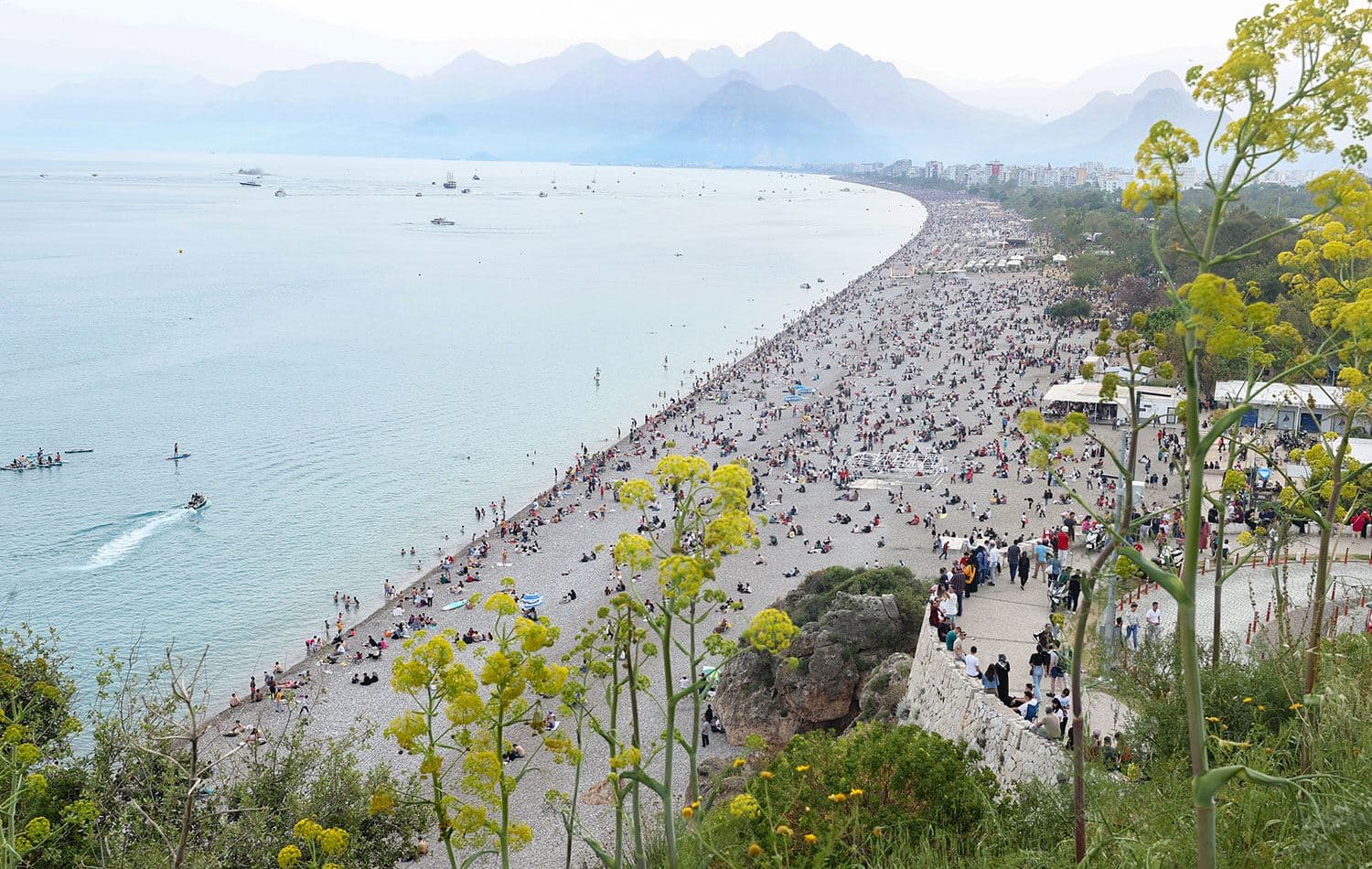 Antalya’da Konyaltı plajı / AA