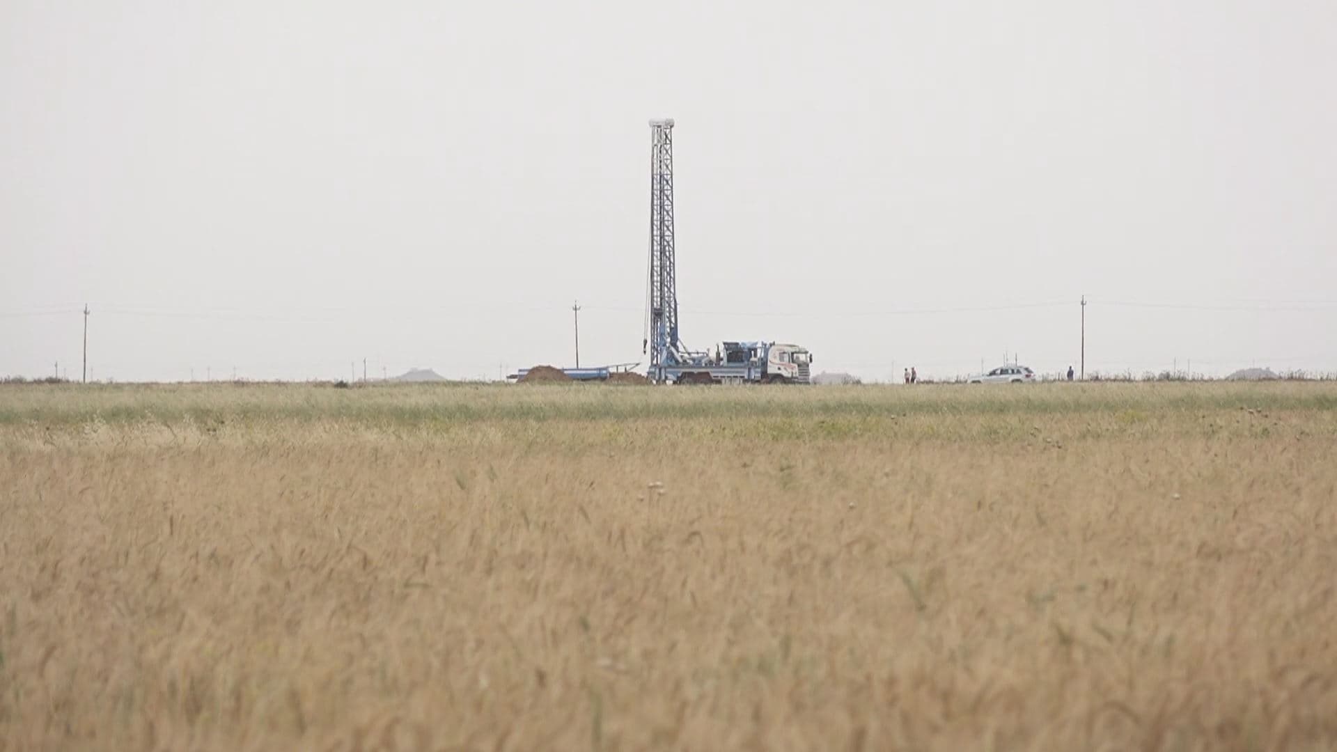 Arab settlers digging a well on Kurdish land in Kirkuk on May 8, 2024. Photo: Rudaw 