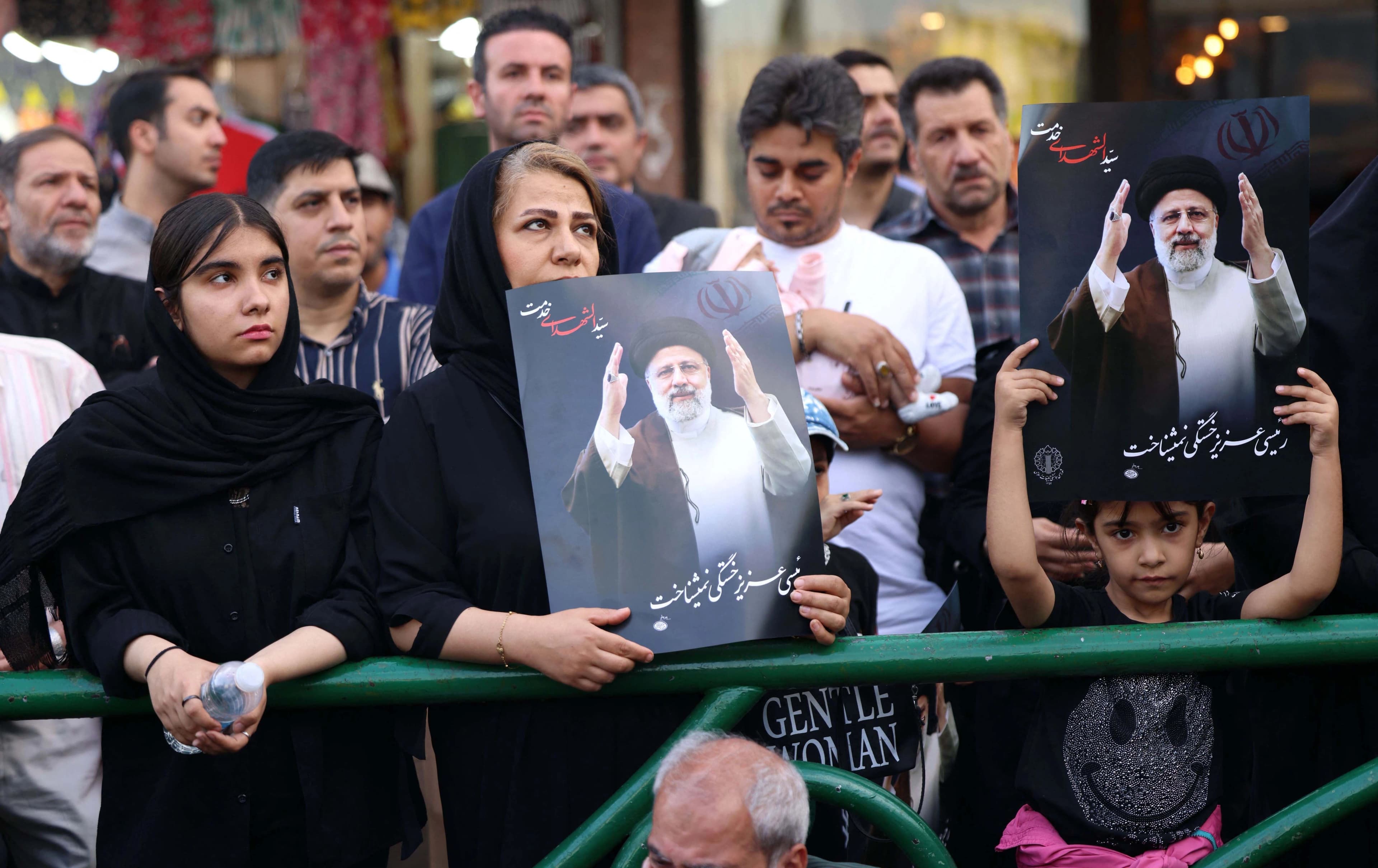 ماتەمینی بۆ سەرۆککۆماری ئێران کە بەهۆی کەوتنەخوارەوەی هێلیکۆپتەرەکەی گیانی لەدەستدا