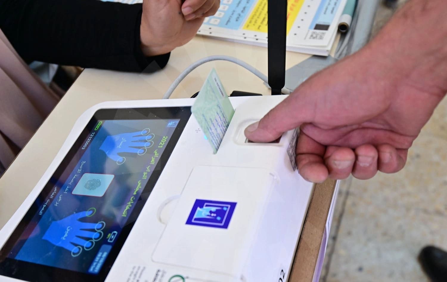 A voter casts his vote. Photo: Rudaw/file 