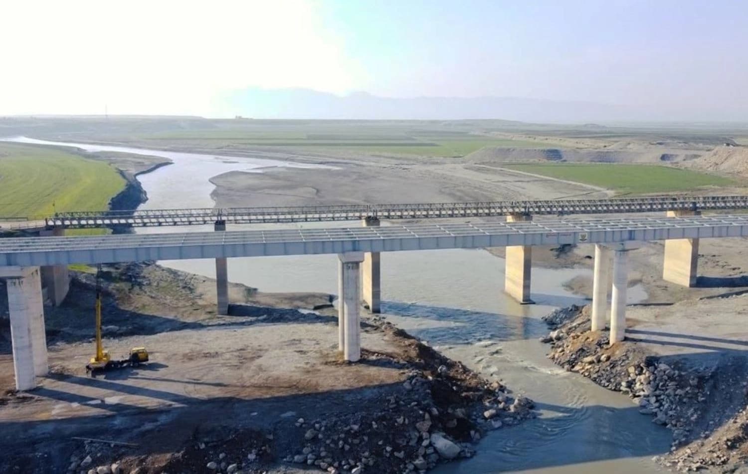 دیمەنێکی کاتی کارکردن لە پردەکە، وێنە: ماڵپەڕی حکومەتی هەرێمی کوردستان 
