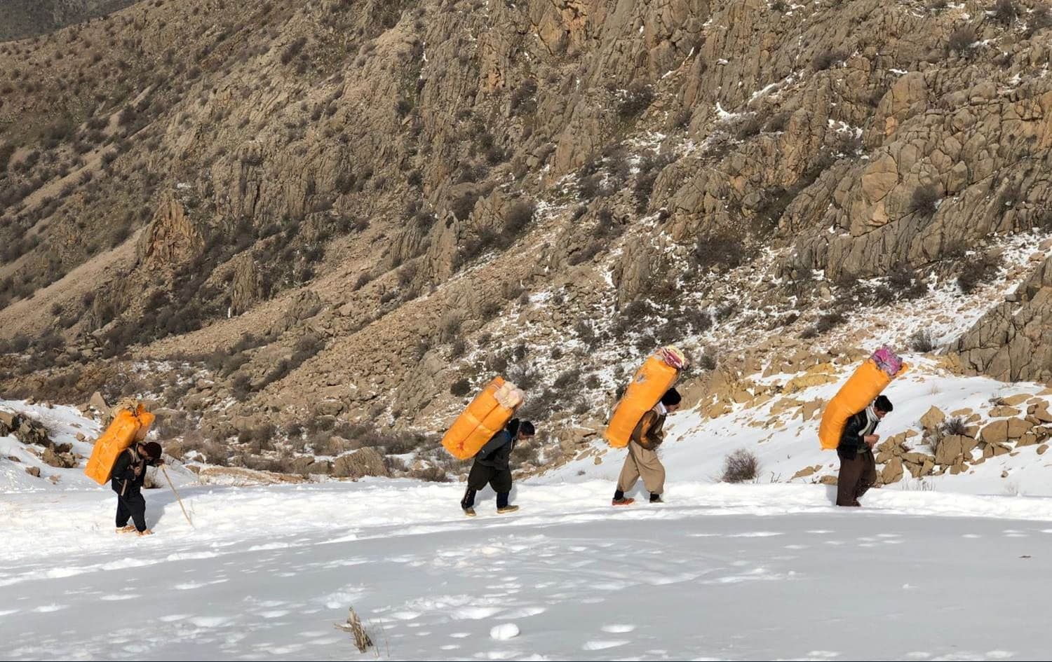 Kolbars in the Kurdistan Region heading back to western Iran on February 2, 2019. Photo: Fazel Hawramy/Rudaw