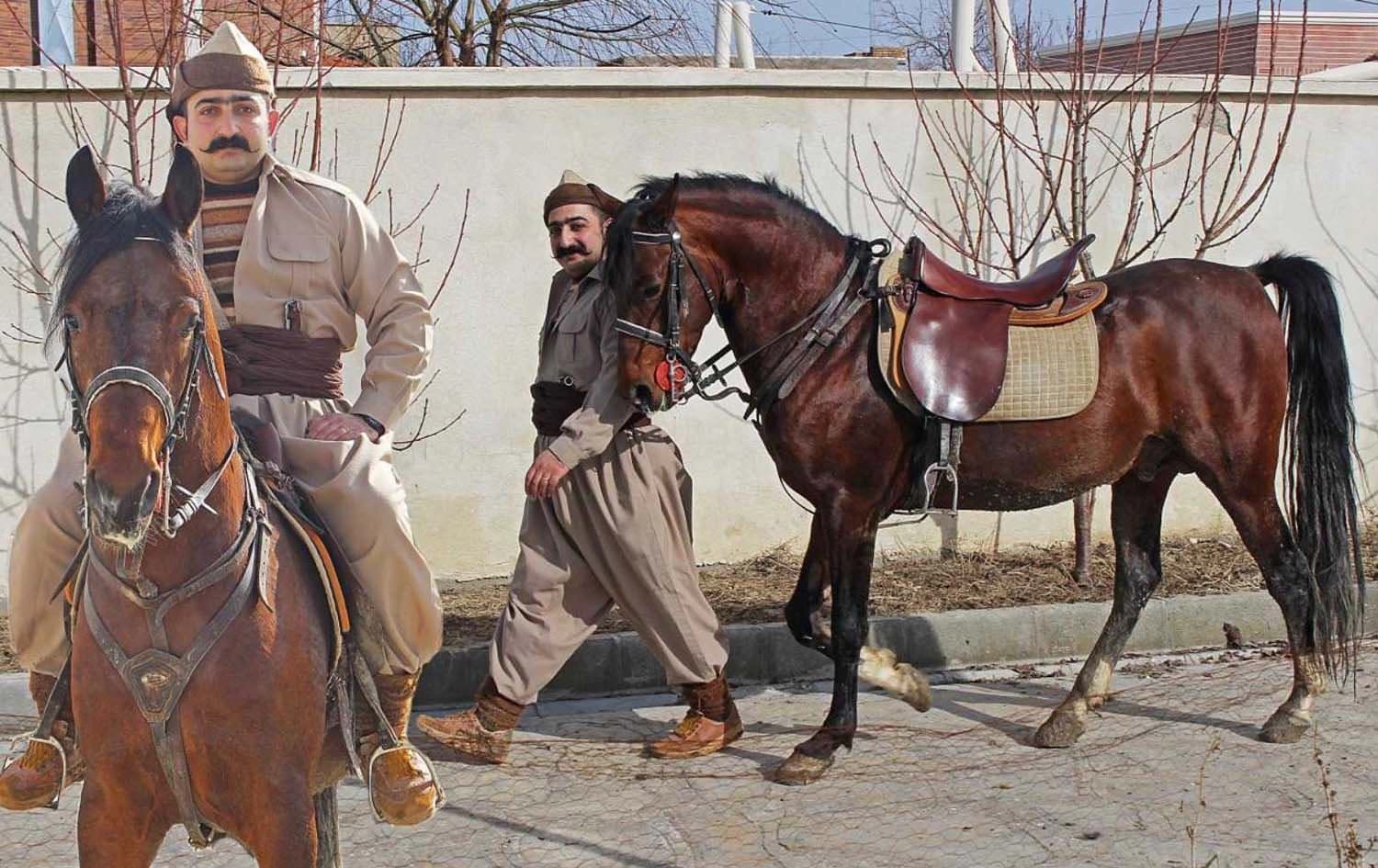 Du hespsiwarên Kurd li Baneyê Wêne: Arşîv