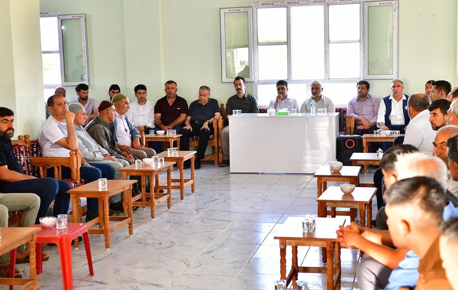 Taziye evinde yangında hayatını kaybedenler için taziyler kabul ediliyoır. / ANKA