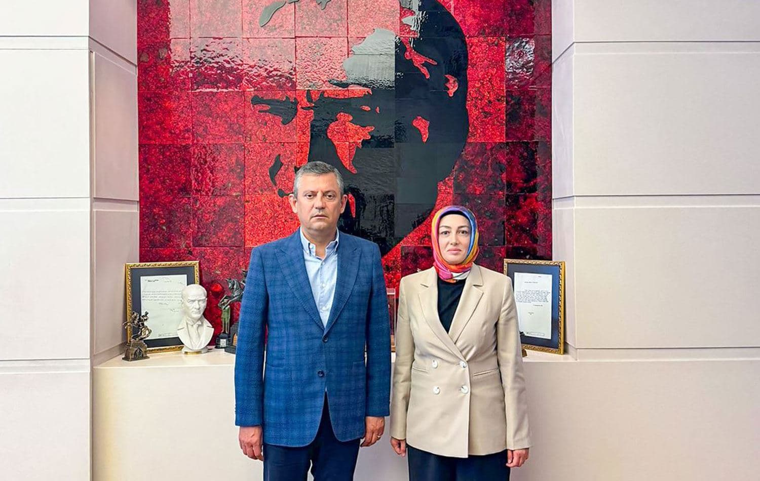Özgür Özel ve Ayşe Ateş / Foto Sosyal medya
