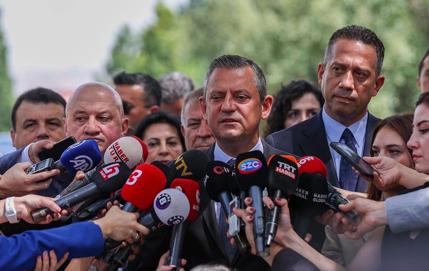 Özgür Özel, basın mensuplarının sorularını yanıtladı. / ANKA
