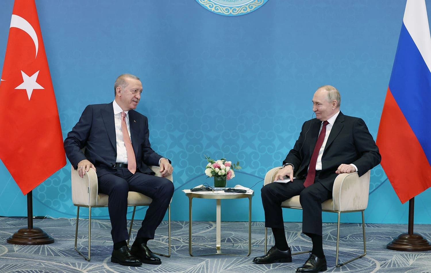 Erdoğan, Şanghay İşbirliği Örgütü 24'ücü Devlet Başkanları Zirvesi'ndeki temasları kapsamında, Rusya Devlet Başkanı Vladimir Putin ile bir araya geldi. / AA