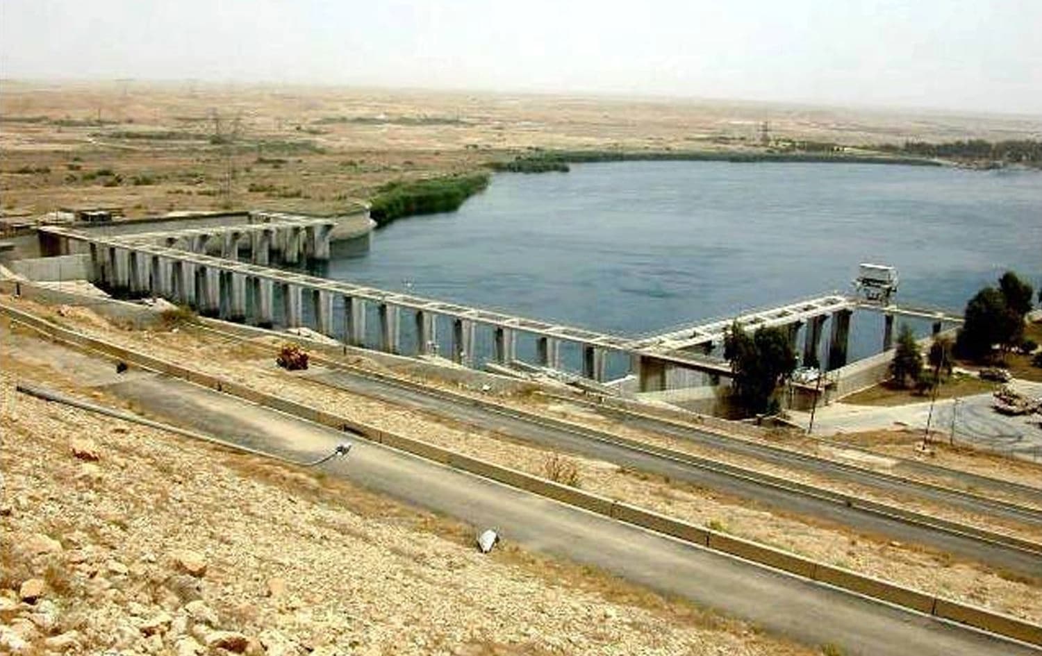  دیمەنێک لە بەنداوی حەدیسە. 