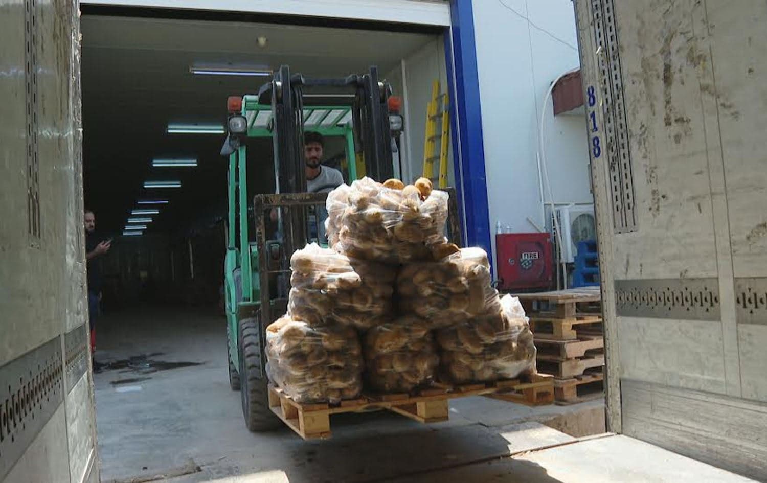 Potatoes being loaded into a truck in Erbil. Photo: Rudaw
