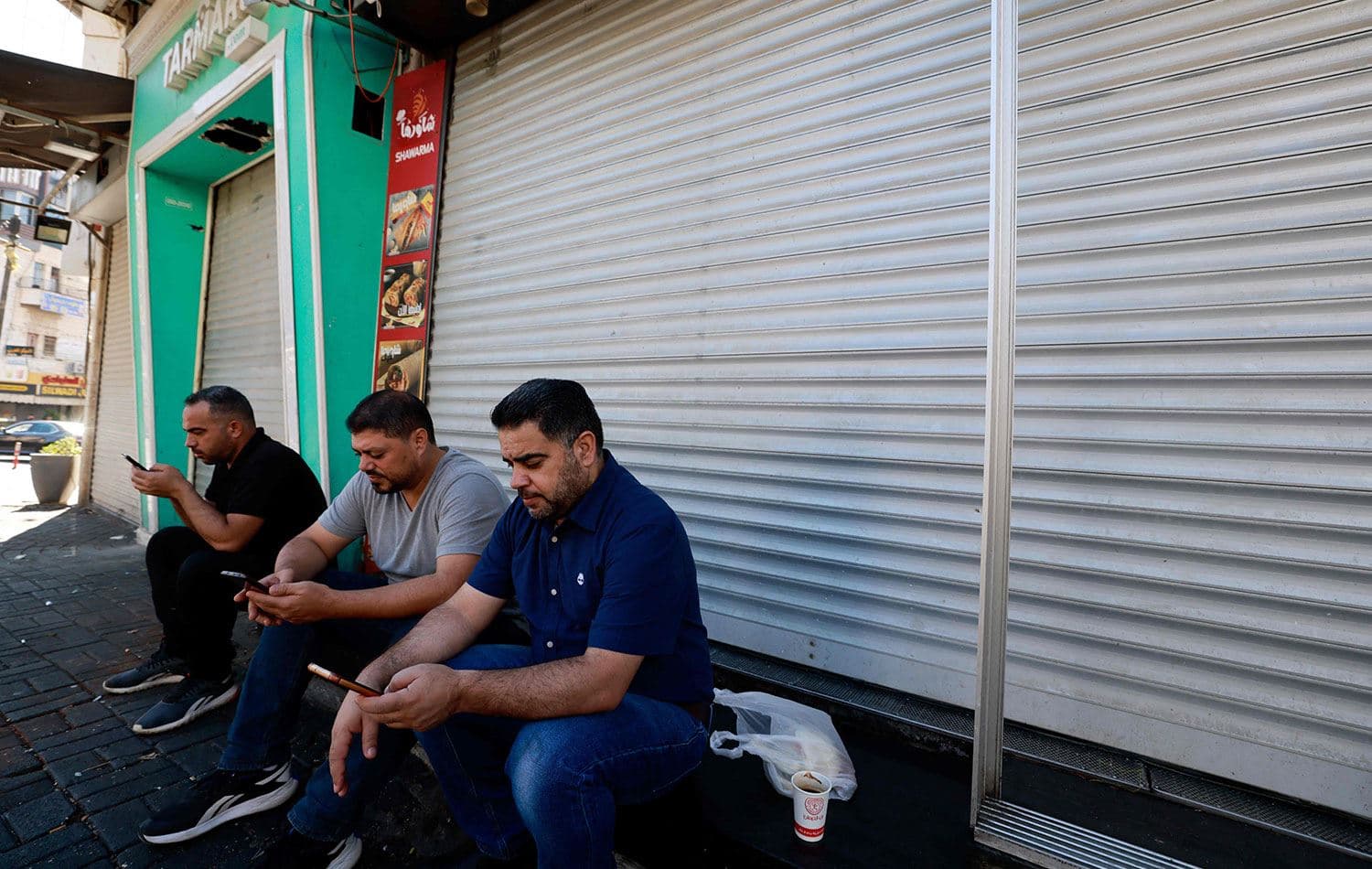 İsrail işgali altındaki Batı Şeria'daki Ramallah kentinde Heniyye suikasti nedeniyle iş yerleri açılmadı / (Fotoğraf: Jaafar ASHTIYEH / AFP)