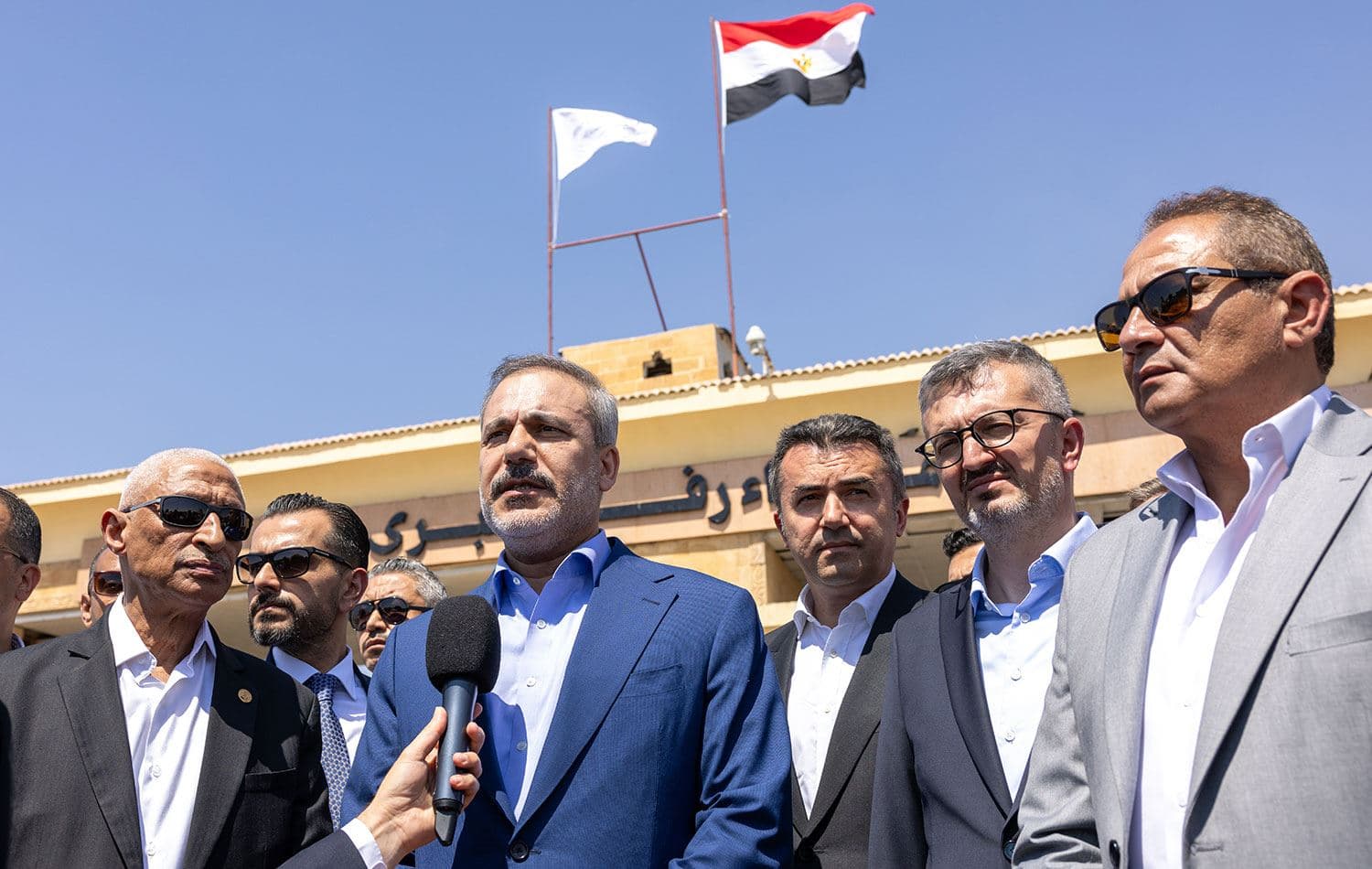 Hakan Fidan, Mısır'da Refah Sınır Kapısı'nda konuştu. / AA