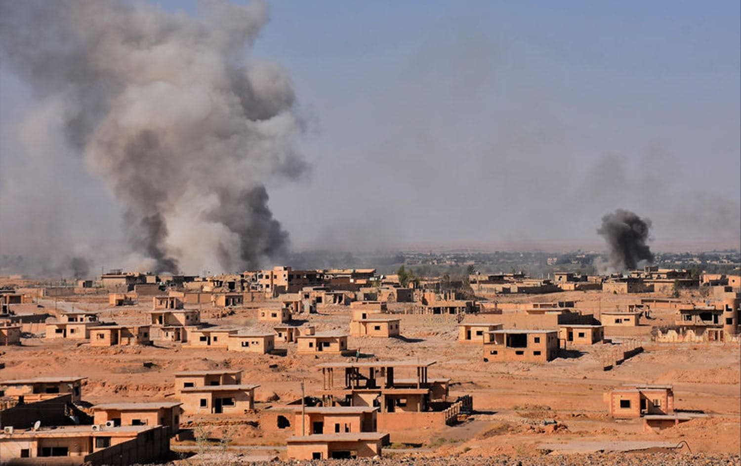 Smoke rises from buildings in Deir ez-Zor in Syria. Photo: AFP