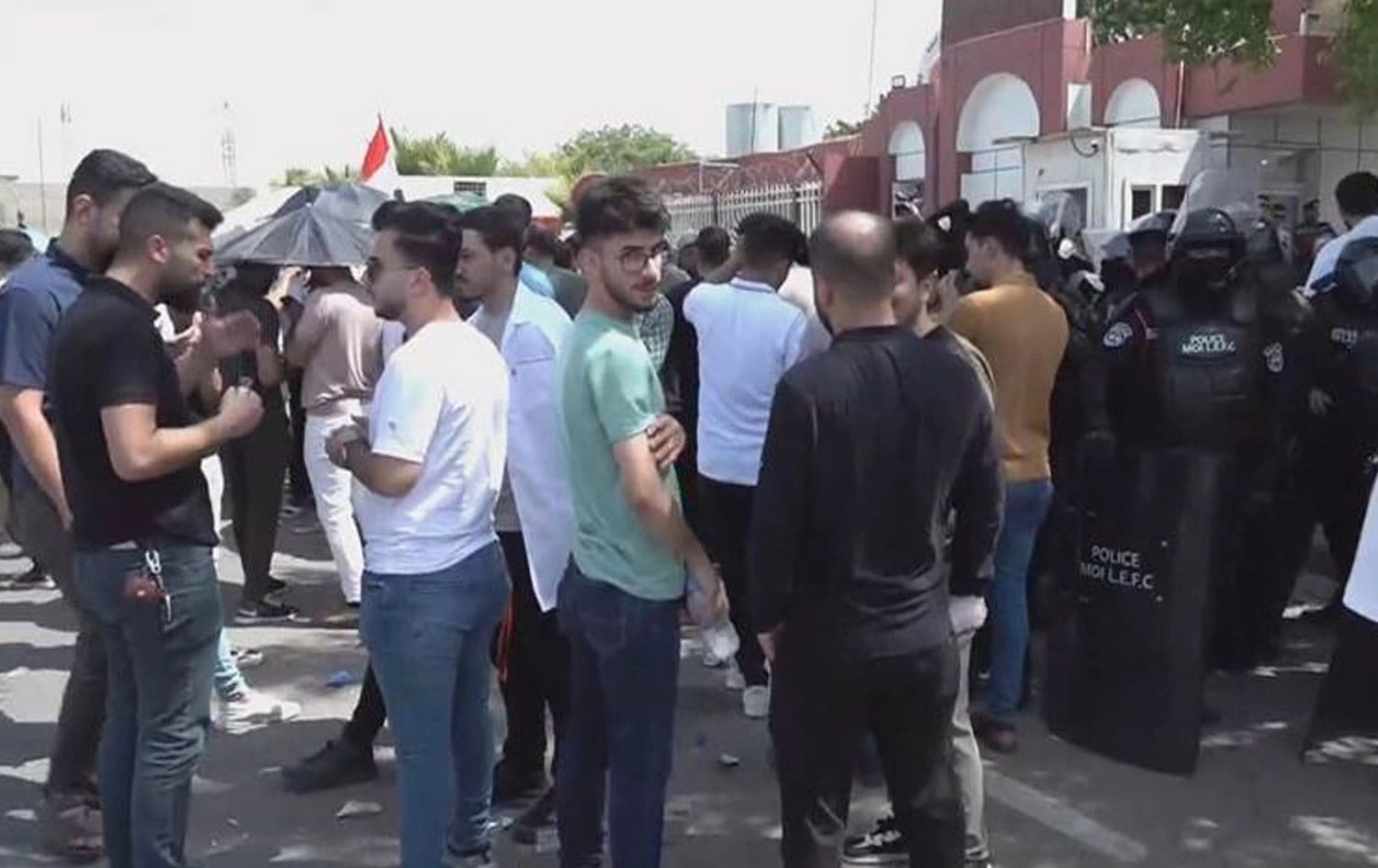خۆپێشاندانی بەشێک لە دەرچووانە بەشە پزیشکییەکان لە کەرکووک.