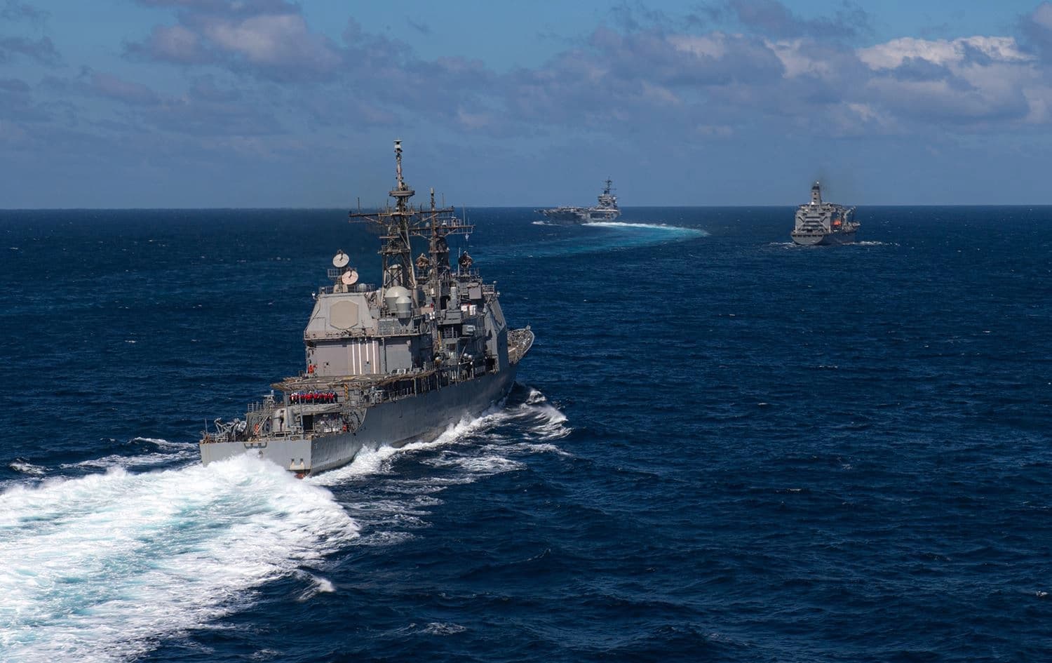The Nimitz-class aircraft carrier USS Theodore Roosevelt sails alongside the USNS Henry J. Kaiser on September 17, 2023. Photo: US Navy/Specialist 2nd Class Andrew Benvie