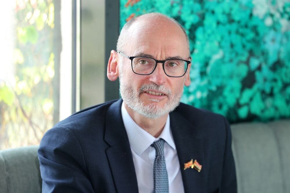 السفير البريطاني ستيفن هيتشن