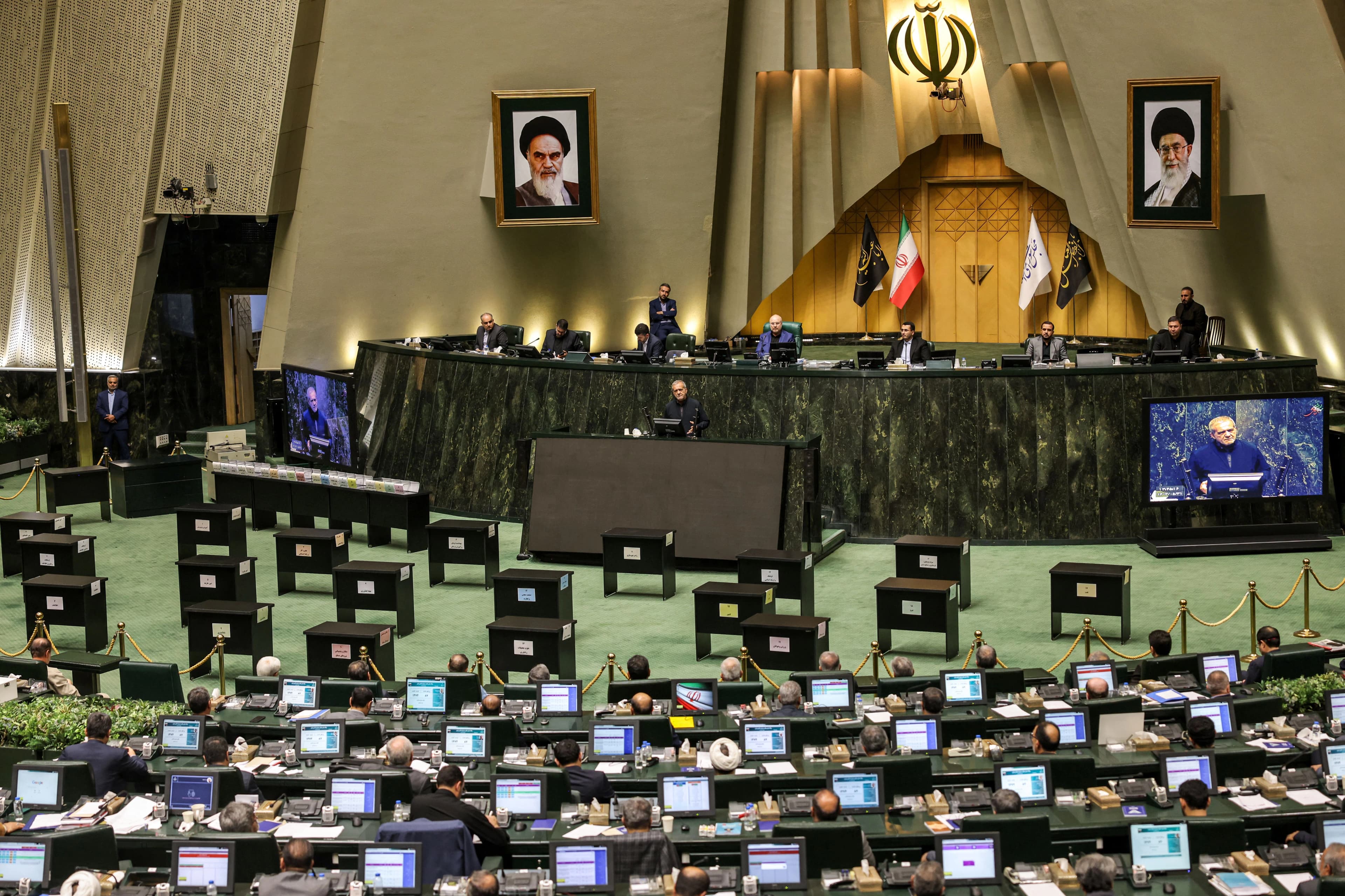 Iranian parliament meeting to vote on Pezeshkian's cabinet on August 21, 2024. Photo: AFP