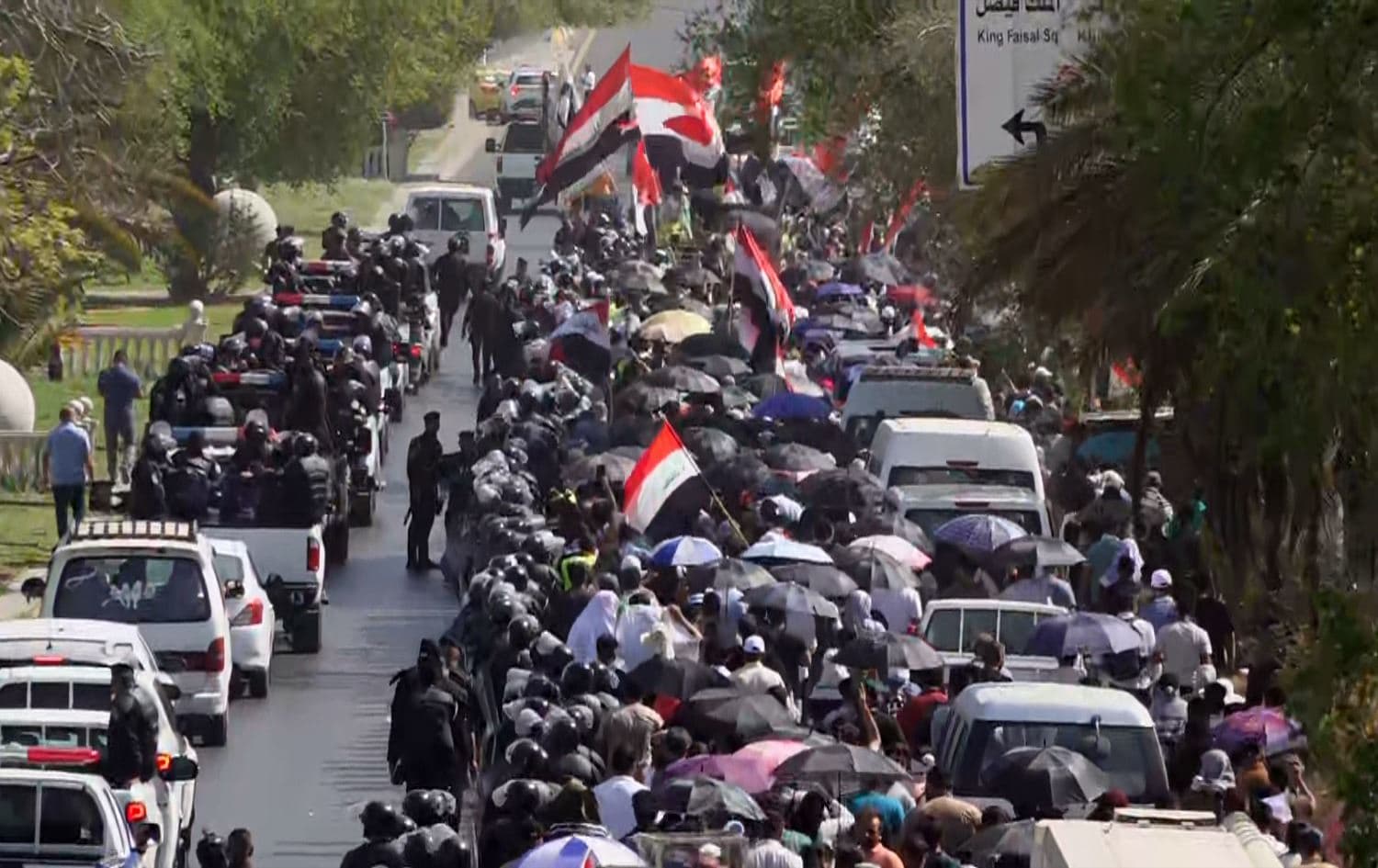 Protesters wave the Iraqi flag as they make their way towards Baghdad's Green Zone, accompanied by security forces, on September 3, 2024. Photo: Rudaw/screengrab