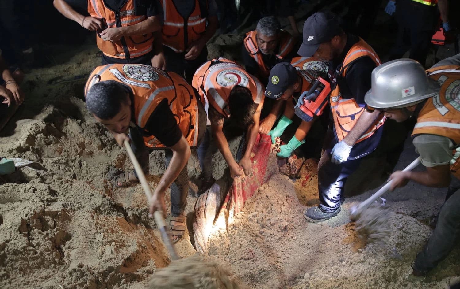 Gelek kes di bin xîzê de mane / Wêne: Jehad Alshrafi-Getty Images