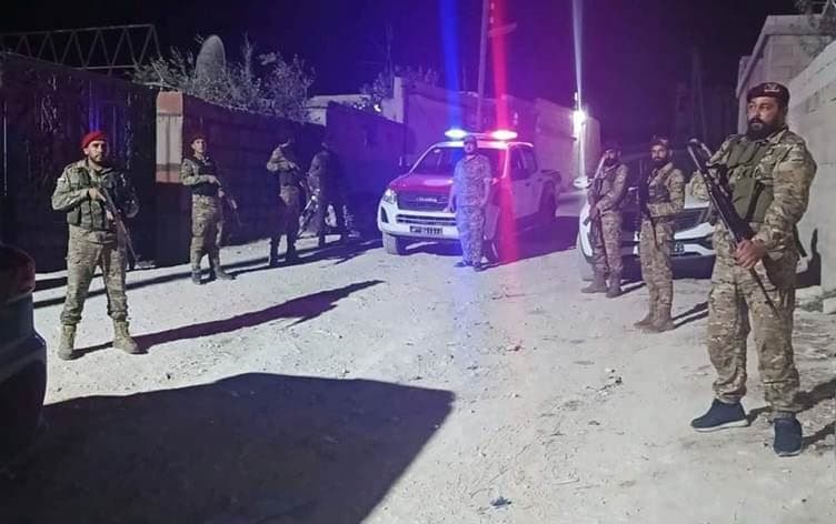 Köyü kuşaran Emşat mensupları. / Foto: Rûdaw