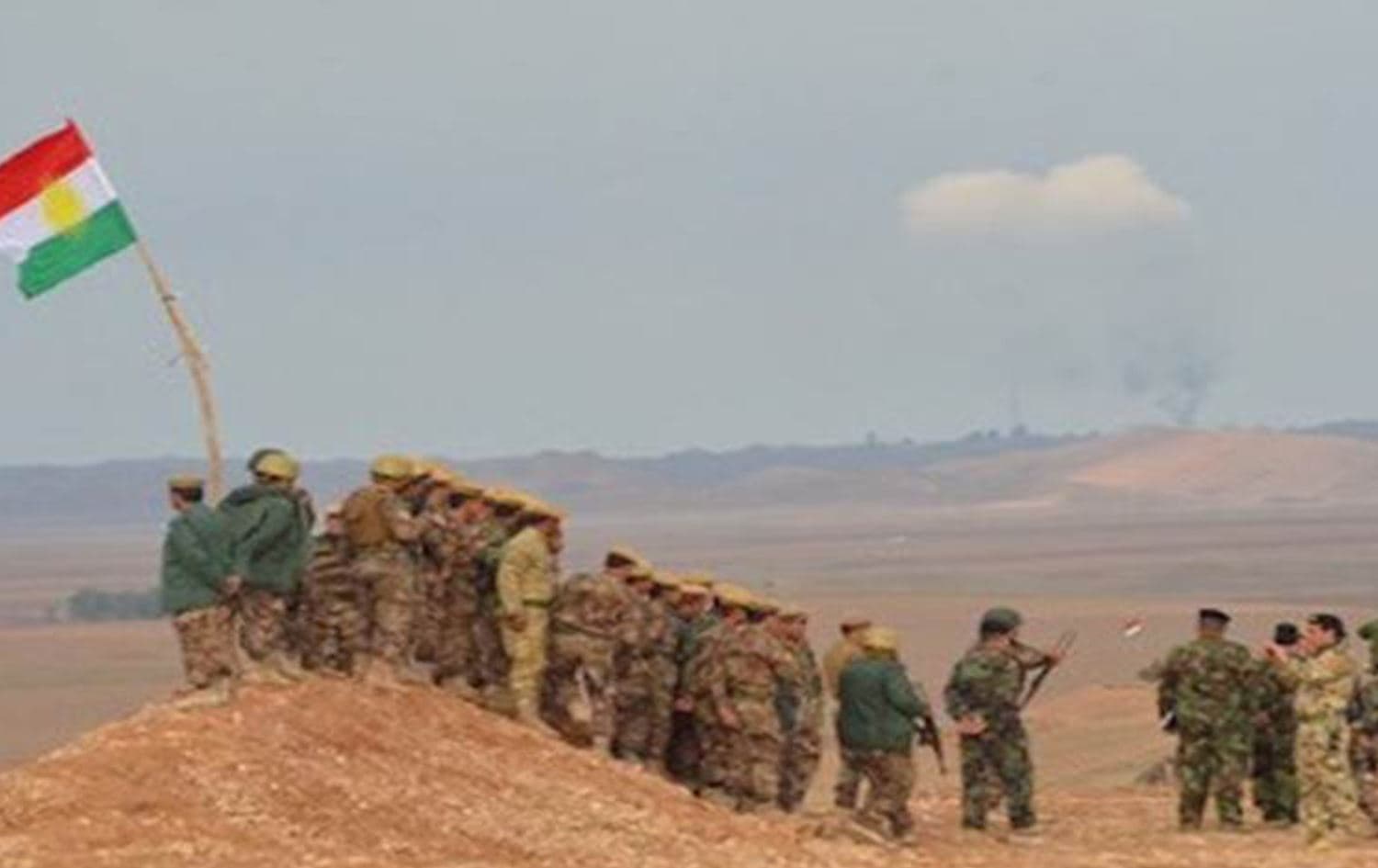 Peshmerga forces in southern Tuz Khurmatu holding the Flag of Kurdistan. File photo: Rudaw