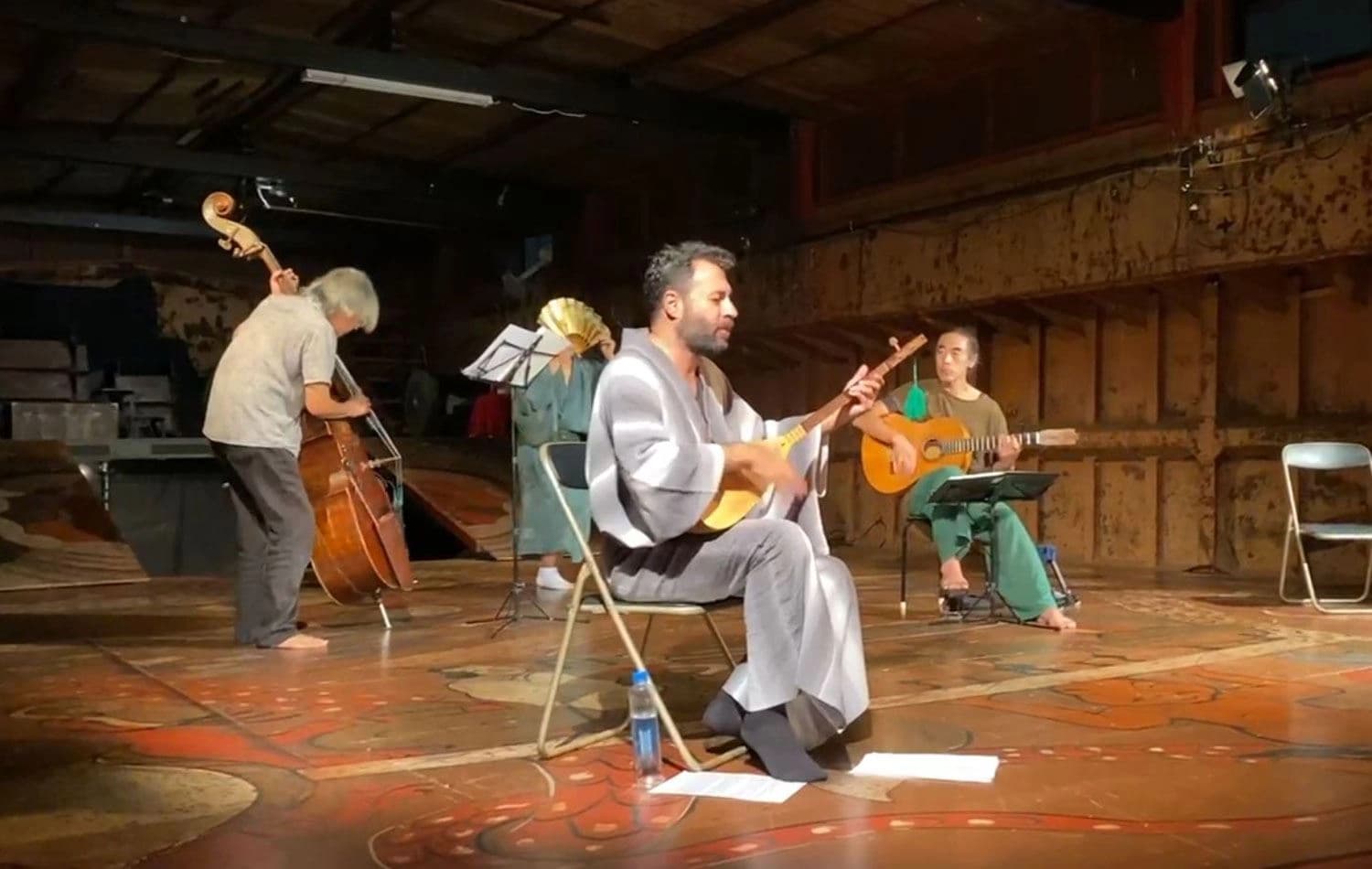 Hakkarili sanatçı Serdar Canan Japonya'da konserler dizisine devam ediyor.