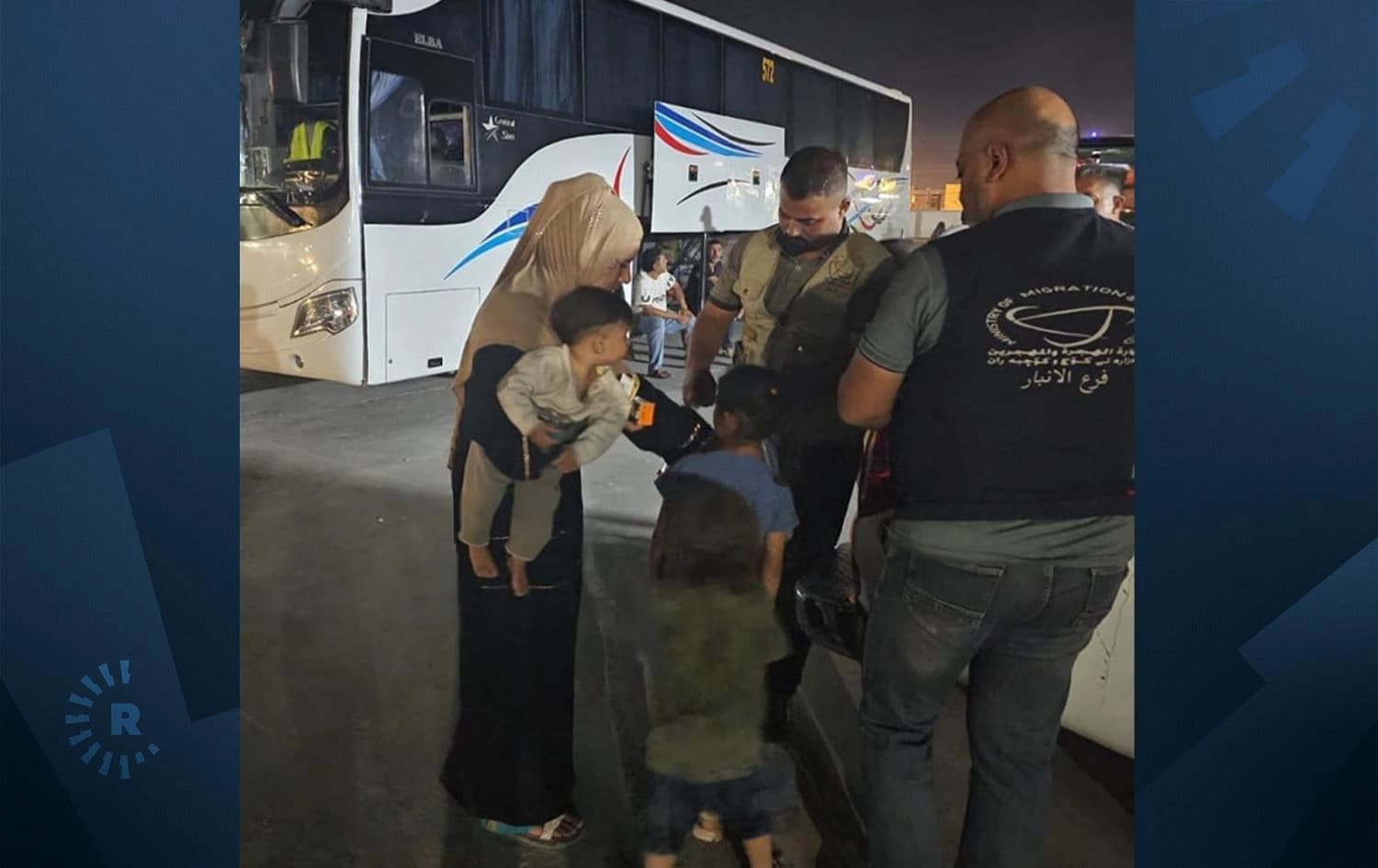  Lübnanlılar Enbar'daki Kaim sınır kapısından Irak'a giriş yapıyor