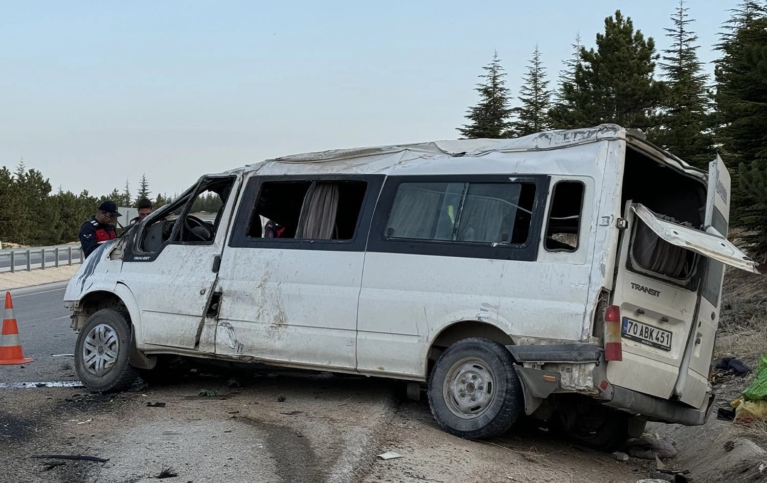 Mînîbusa qezakirî / Wêne: AA