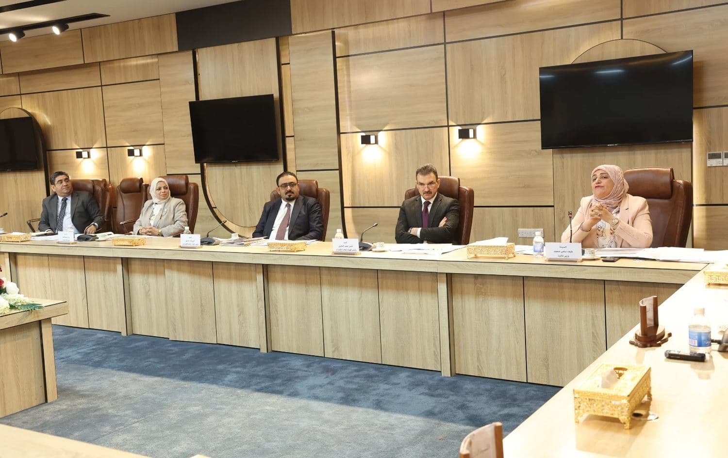 Iraqi Finance Minister Taif Sami (right) speaking during a meeting with the Iraqi parliament's finance committee on October 13, 2024. Photo: Iraqi parliament