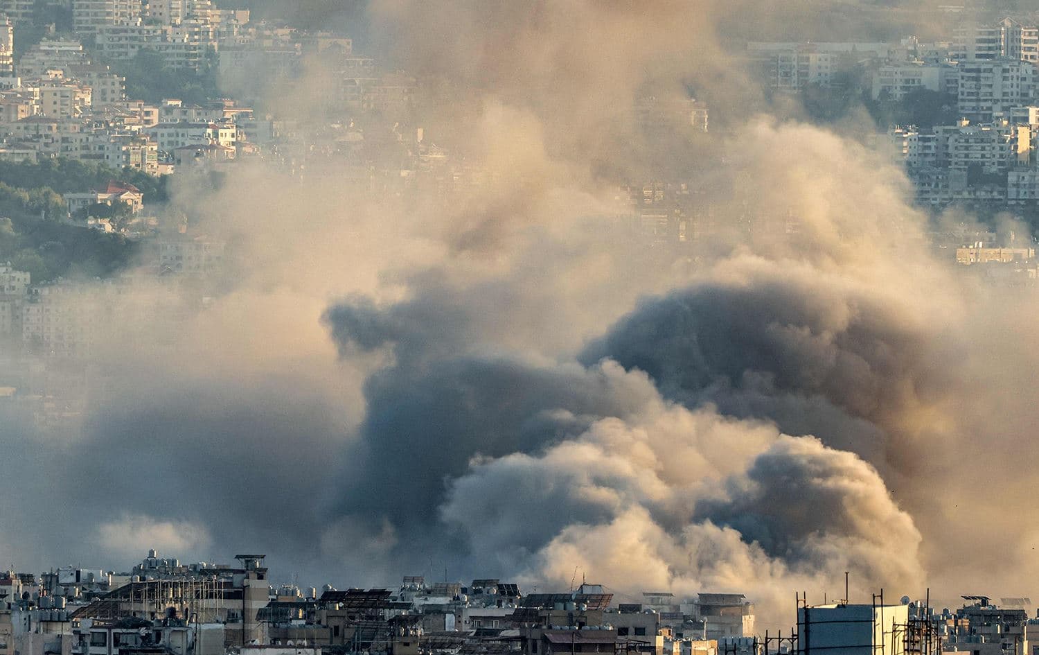 تصاعد الدخان من الضاحية الجنوبية لبيروت - AFP